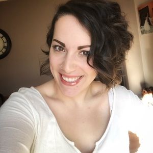 Angela Snider / Meet Your Posher